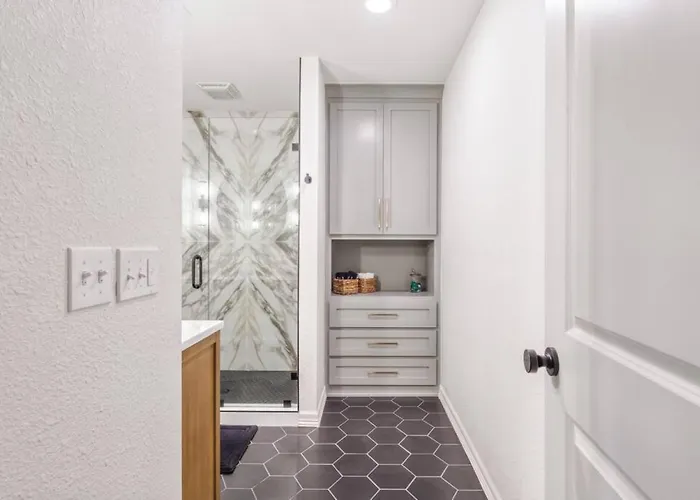 Trendy In | King Bed • Expo • Tu • Downtown Holiday home *