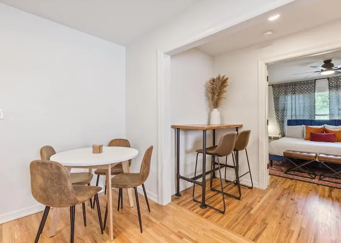 Holiday home Trendy In | King Bed • Expo • Tu • Downtown