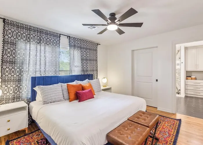 Trendy In | King Bed • Expo • Tu • Downtown Holiday home