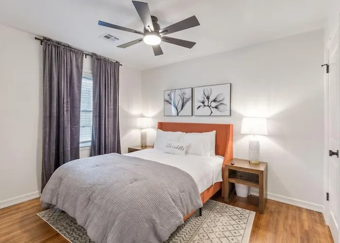 Trendy In | King Bed • Expo • Tu • Downtown Holiday home