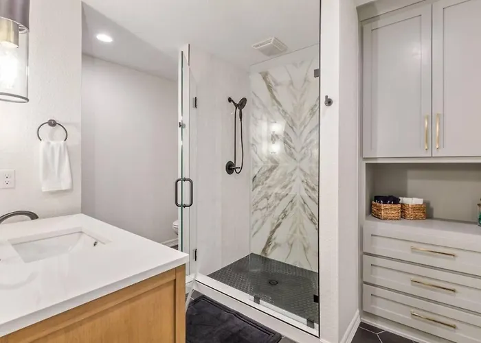 Holiday home Trendy In | King Bed • Expo • Tu • Downtown *
