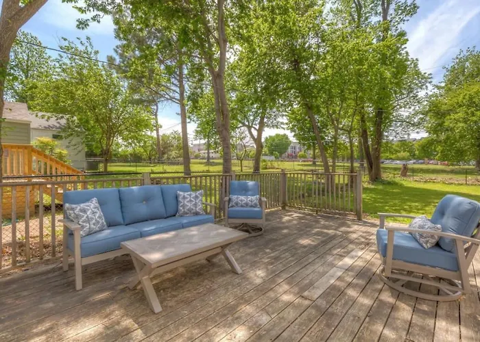 Holiday home Trendy In | King Bed • Expo • Tu • Downtown *