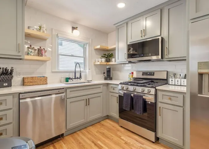 Trendy In | King Bed • Expo • Tu • Downtown Holiday home Tulsa