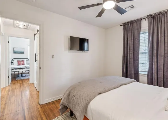 Trendy In | King Bed • Expo • Tu • Downtown Tulsa
