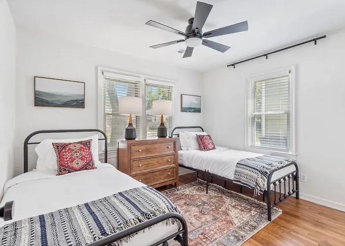 Trendy In | King Bed • Expo • Tu • Downtown Holiday home