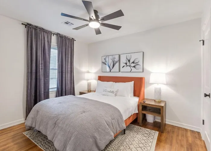 Holiday home Trendy In | King Bed • Expo • Tu • Downtown *