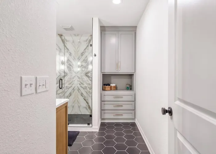 Holiday home Trendy In | King Bed • Expo • Tu • Downtown *