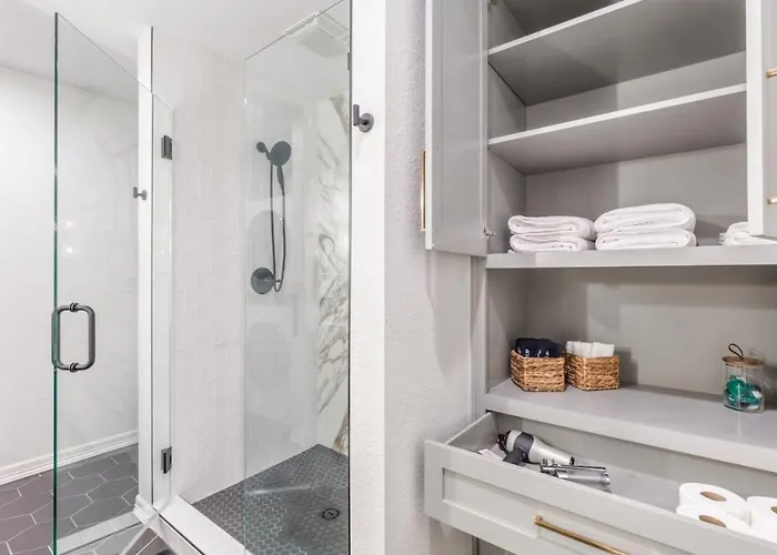 Holiday home Trendy In | King Bed • Expo • Tu • Downtown *