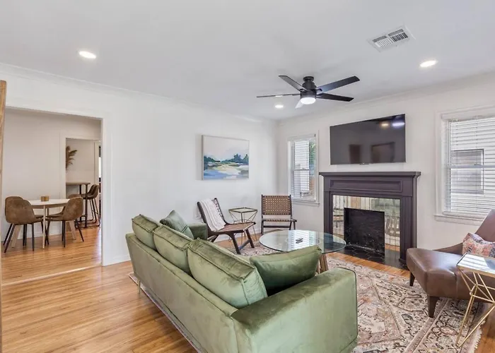 Holiday home Trendy In | King Bed • Expo • Tu • Downtown Tulsa